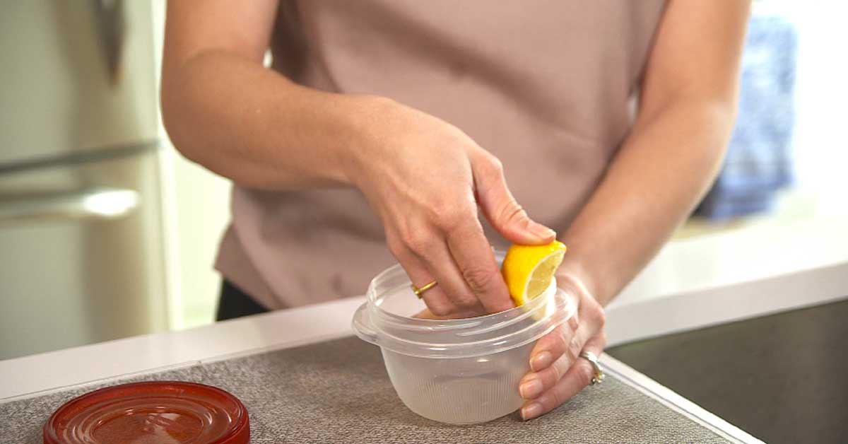 how-to-remove-stains-and-smells-from-plastic-food-containers-video