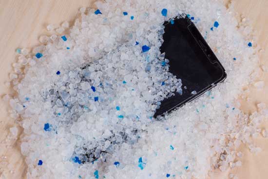 Drop Your Phone In Water? This Quick Fix Is Even Better Than Rice 2024 | TIPS