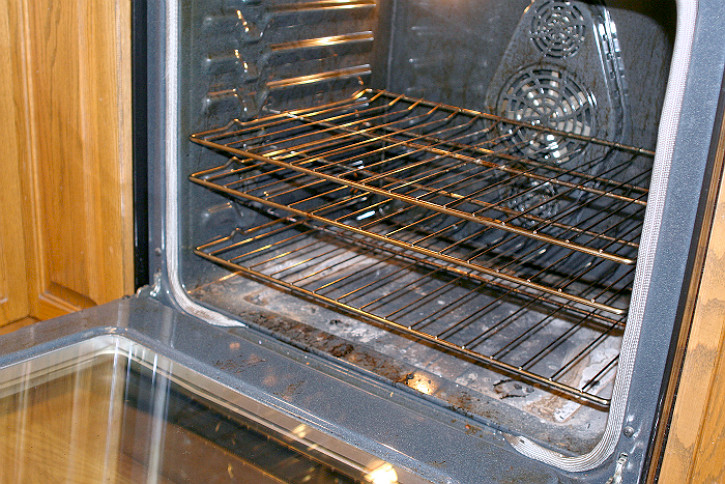 How to Clean an Oven the Easy Way 2024 | TIPS