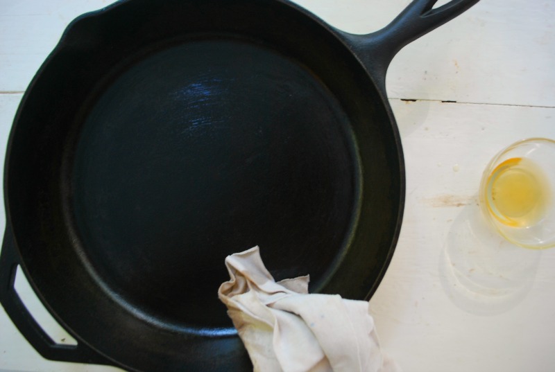 How to Maintain Cast Iron Skillet 2024 | TIPS