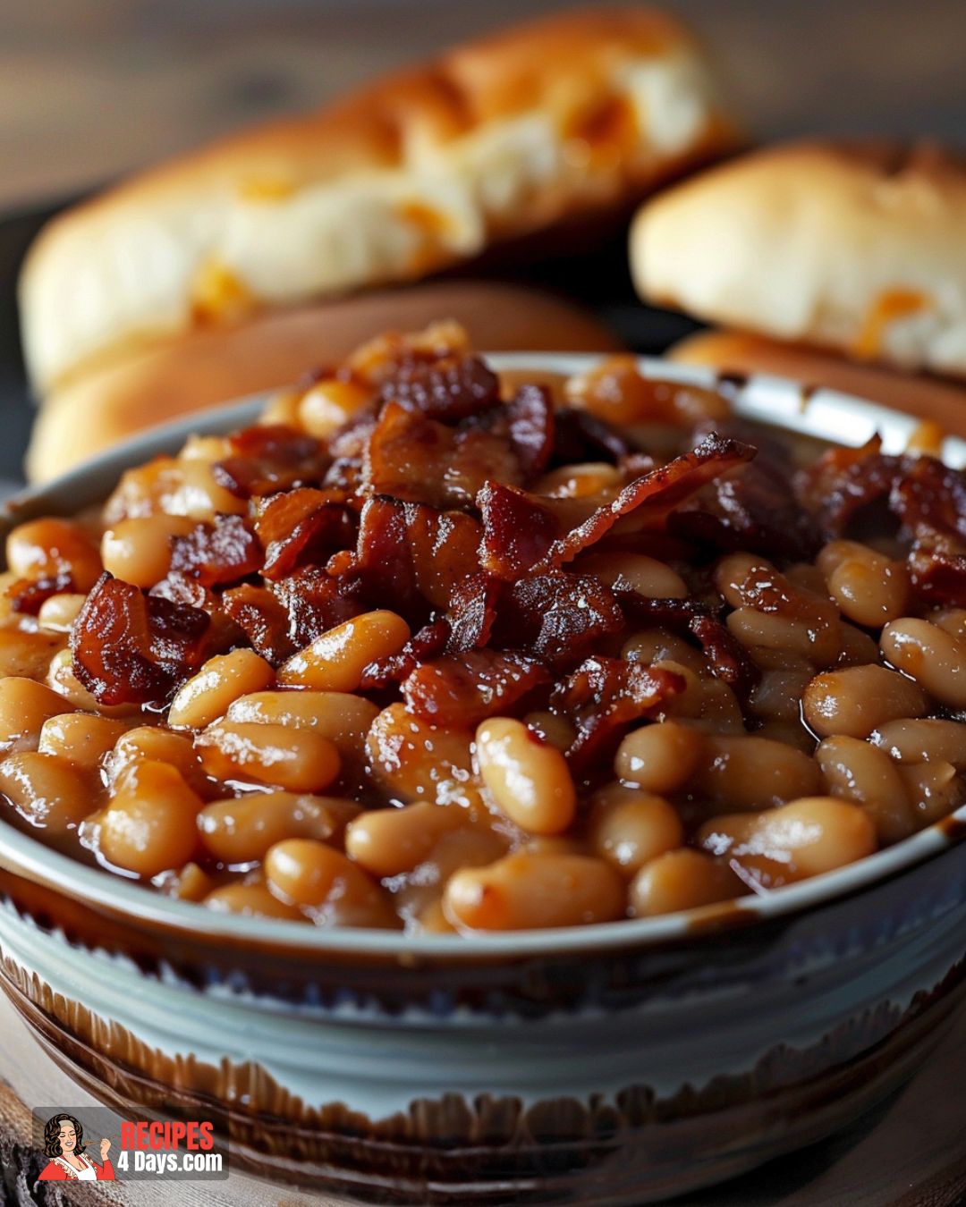 Old Fashioned Molasses and Bacon Baked Beans
